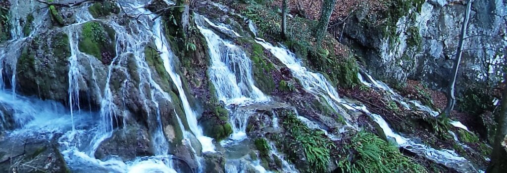 cascada sipot din Parcul Natural Grădiștea Muncelului-Cioclovina 