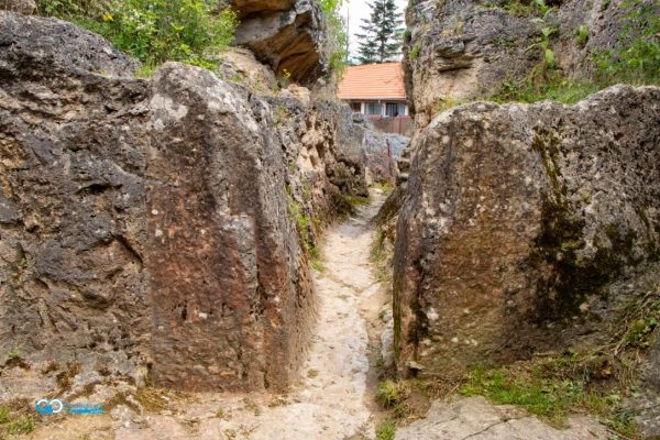 carare in piatra la termele daco romane geoagiu bai
