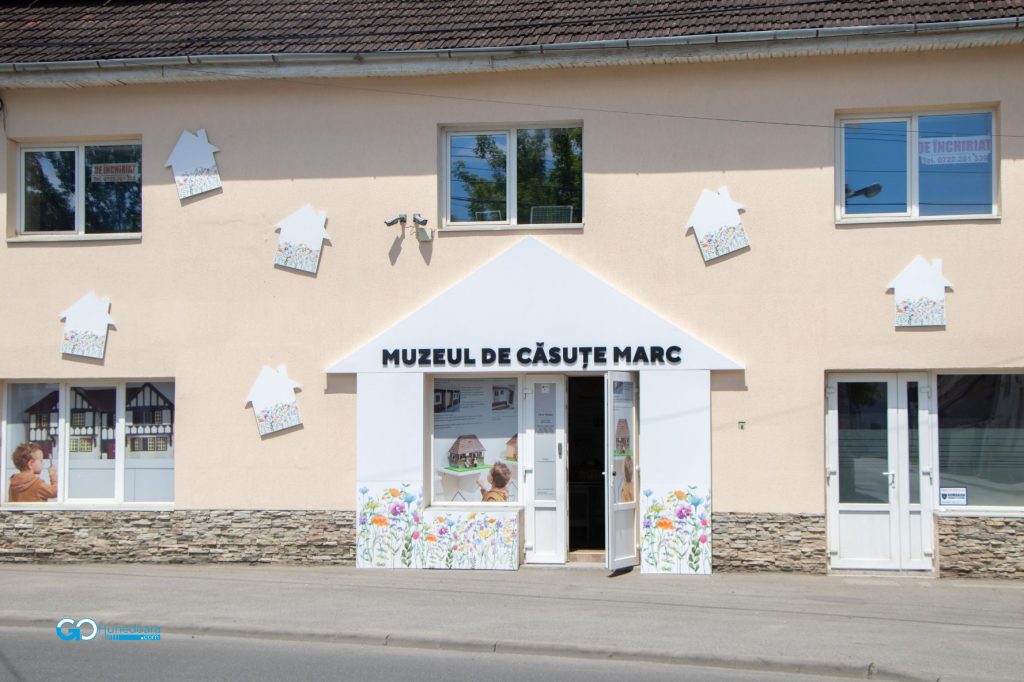 intrare la muzeul de casute MARC