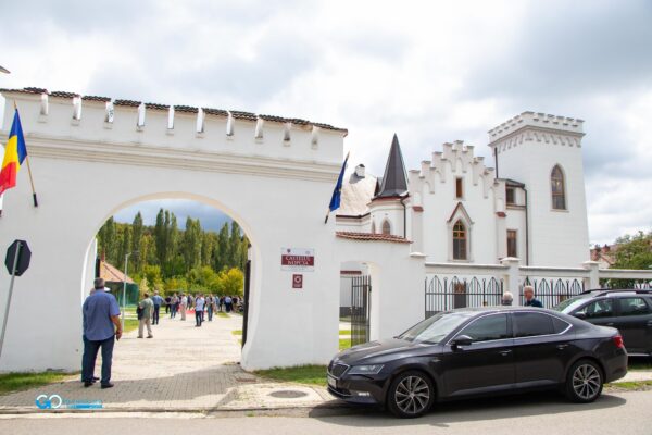intrare la castelul nopcsa